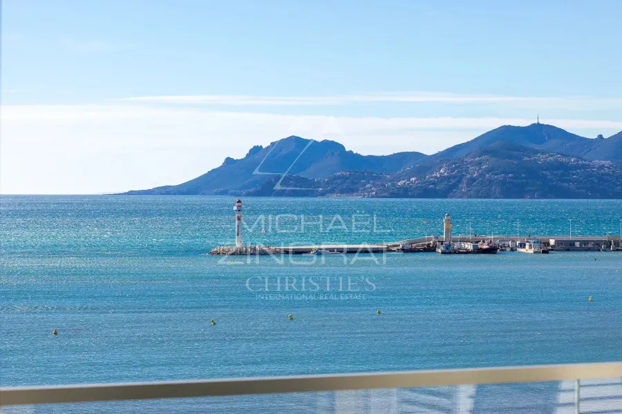 Cannes - Croisette - Vue mer panoramique