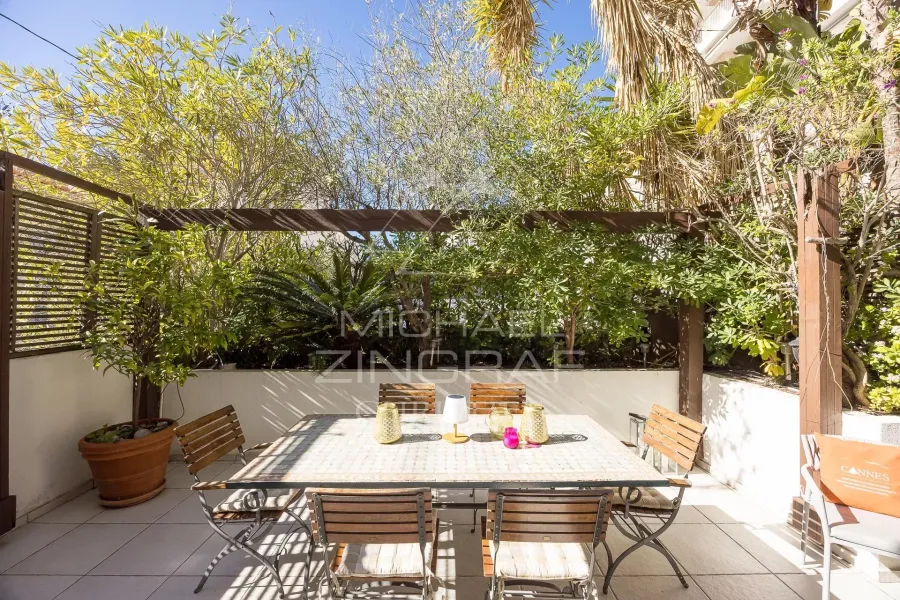 Cannes - Basse Californie - villa triplex au calme absolu