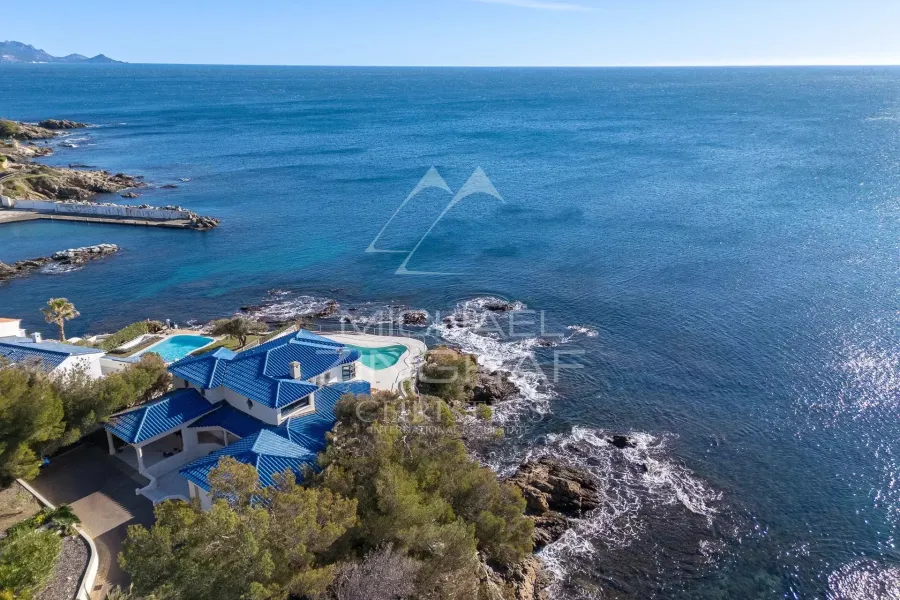 Les Issambres – Propriété d’exception pied dans l’eau- entre Cannes et St Tropez