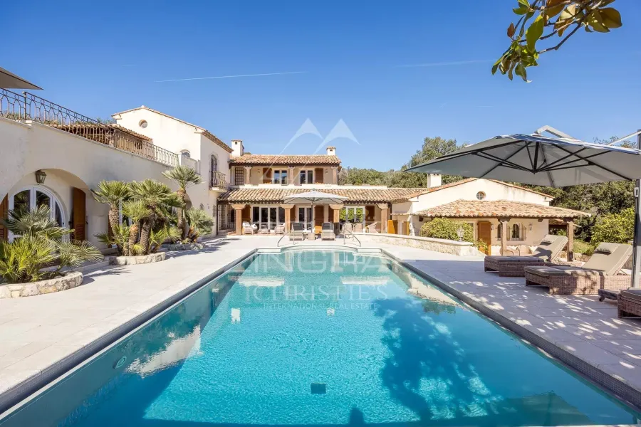 Proche Saint-Paul-de-Vence : Superbe propriété dans un domaine fermé - 3