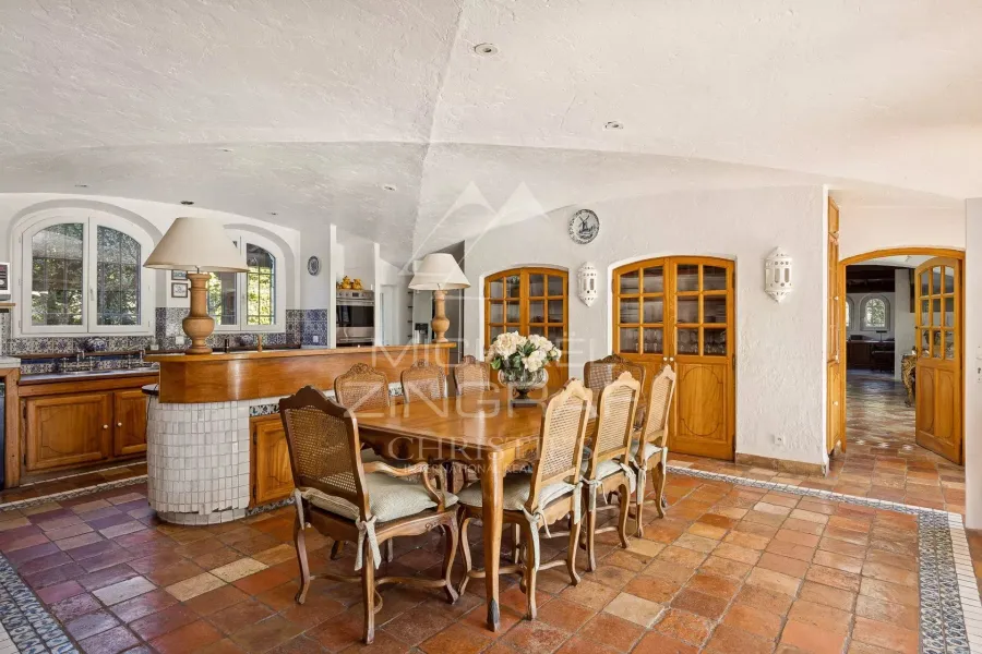 Proche Saint-Paul-de-Vence : Superbe propriété dans un domaine fermé - 7