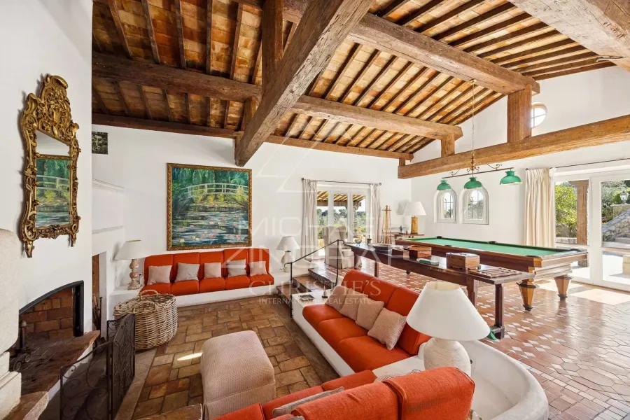 Proche Saint-Paul-de-Vence : Superbe propriété dans un domaine fermé - 8