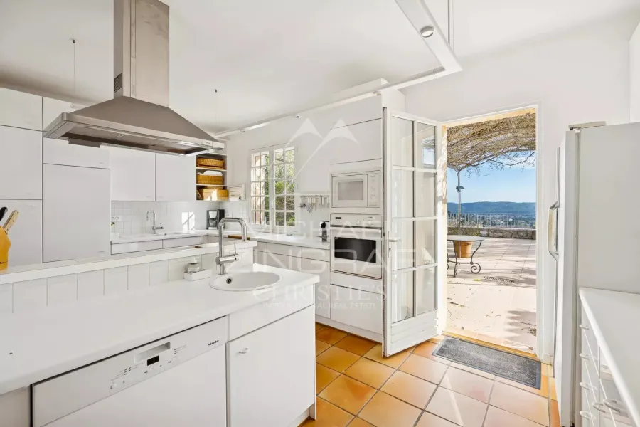Villa de charme avec vue panoramique au cœur d’un domaine prisé - 7