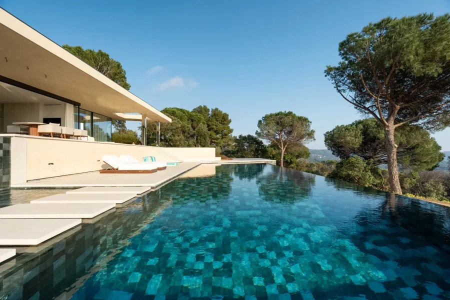 La Réserve - Adresse contemporaine rare offrant une vue mer panoramique - 3