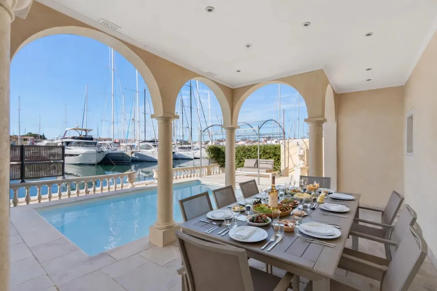 Élégante Villa les Pieds dans l’Eau au Cœur de Port Grimaud - 2