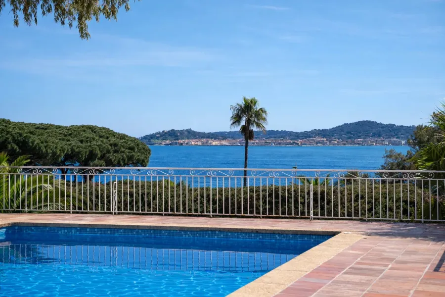 À Beauvallon – Charmante maison avec vue mer et accès plage