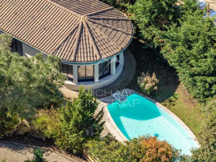 URGENT - Une villa d'architecte dans un décor authentique au Port de la Hume