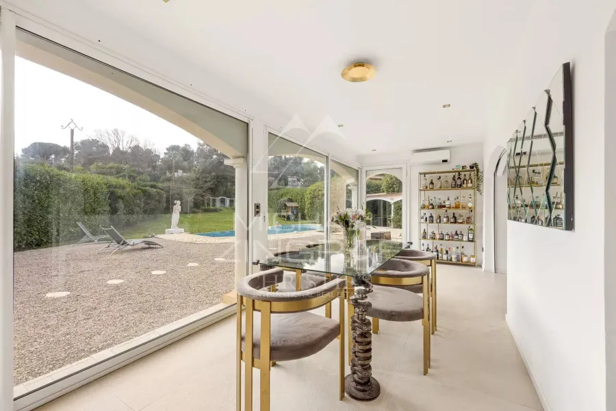 Roquefort-les-Pins – Élégante villa provençale moderne au cœur d’un environnement verdoyant - 9