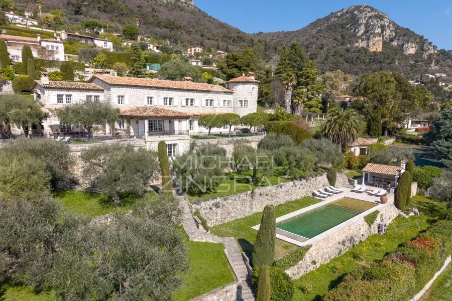 Villa de charme avec façade en pierre et vue panoramique - 5