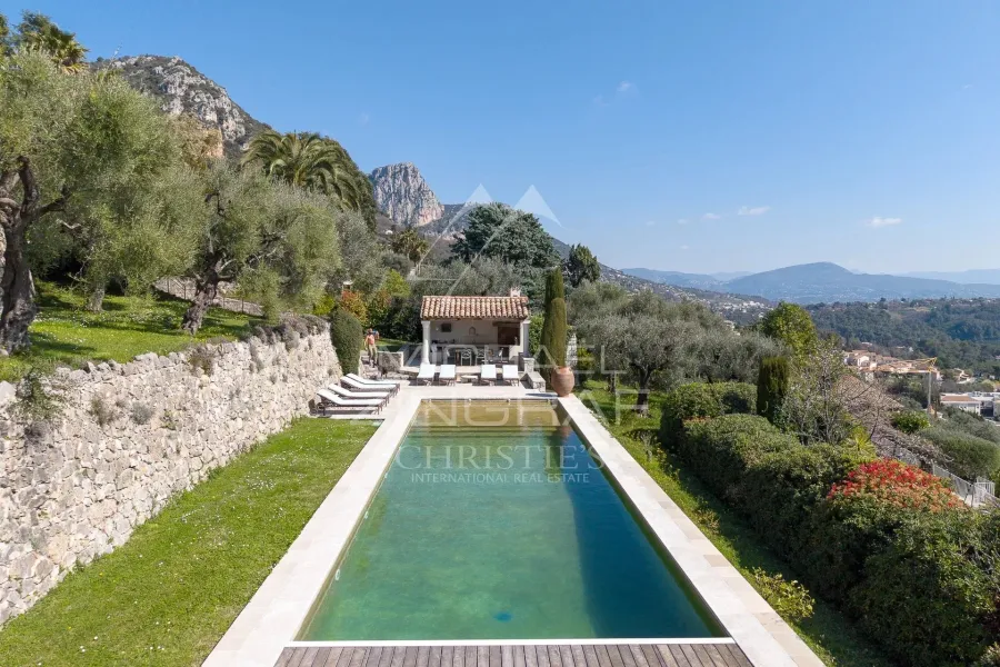 Villa de charme avec façade en pierre et vue panoramique - 4