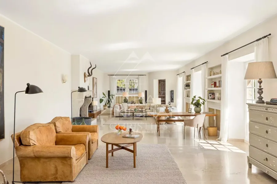 Villa de charme avec façade en pierre et vue panoramique - 7