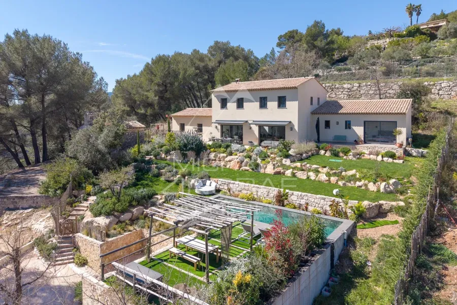 Tourrettes-sur-Loup : Propriété provençale moderne avec vue panoramique sur la mer et les collines - 4