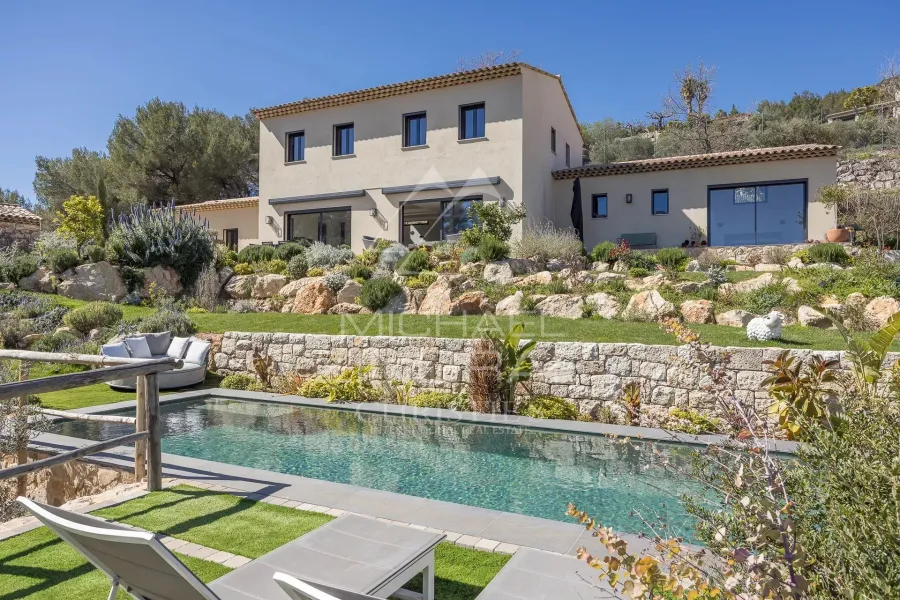 Tourrettes-sur-Loup : Propriété provençale moderne avec vue panoramique sur la mer et les collines