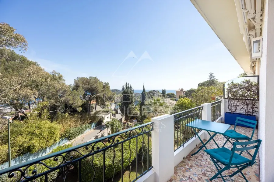 Saint-Jean-Cap-Ferrat - Penthouse rénové avec vue mer