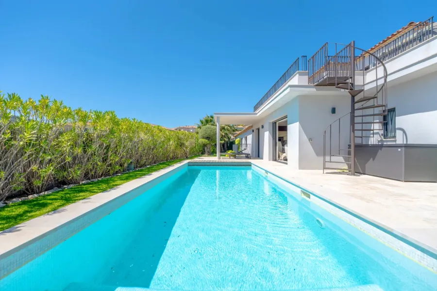 Villa de standing avec prestations haut de gamme et espaces bien-être - 2