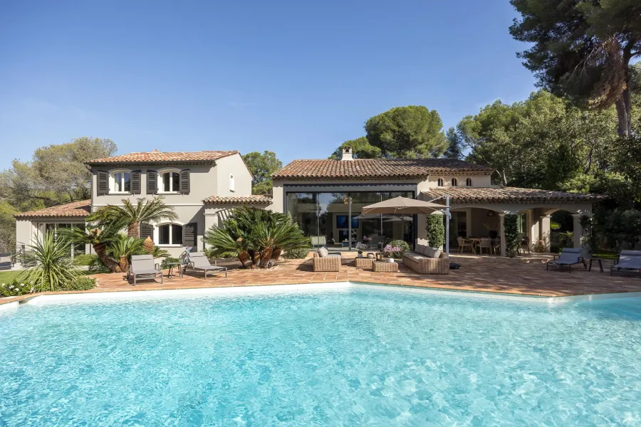 Superbe villa rénovée dans un écrin de verdure - 5 chambres - 2