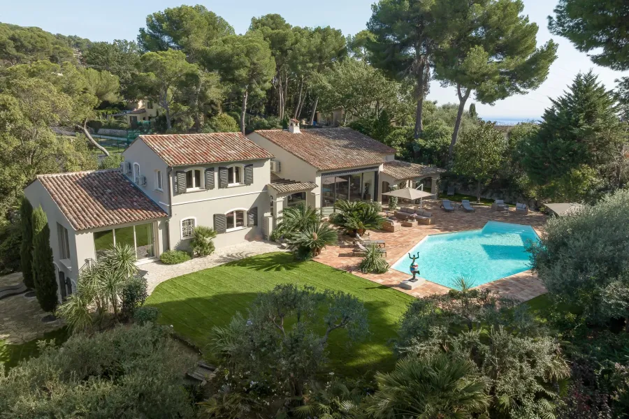 Superbe villa rénovée dans un écrin de verdure - 5 chambres