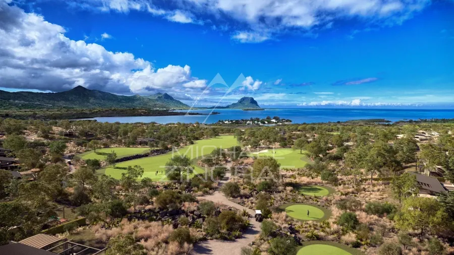 Terrain de 2061m2 sur Golf et accès mer