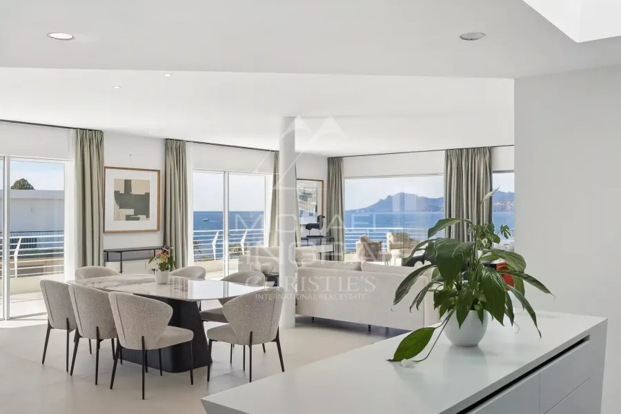Cannes – Croisette – Penthouse d’exception avec toit-terrasse et vue mer panoramique