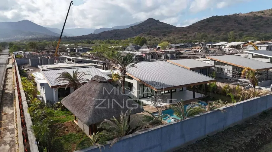 Villa d’Exception à Tamarin – Élégance Contemporaine au Cœur d’Eko Savannah - 2