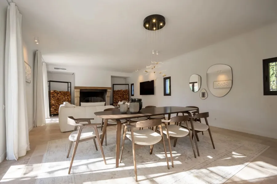 Proche Valbonne – Superbe propriété entièrement rénovée – 5 chambres - 5