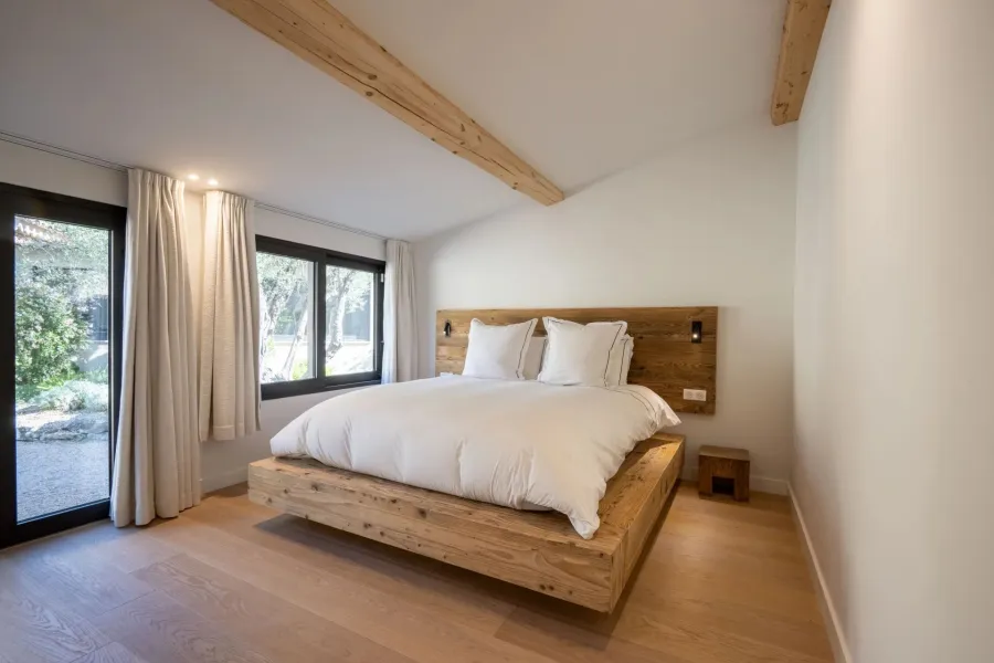 Proche Valbonne – Superbe propriété entièrement rénovée – 5 chambres - 9