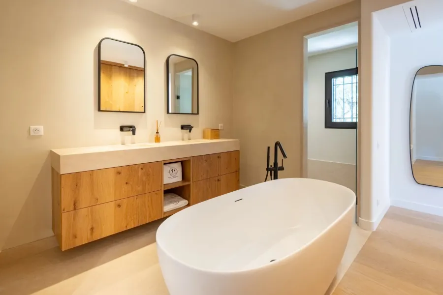 Proche Valbonne – Superbe propriété entièrement rénovée – 5 chambres - 8
