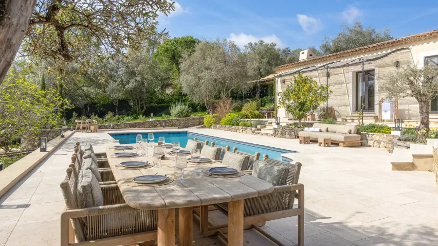 Proche Valbonne – Superbe propriété entièrement rénovée – 5 chambres - 2