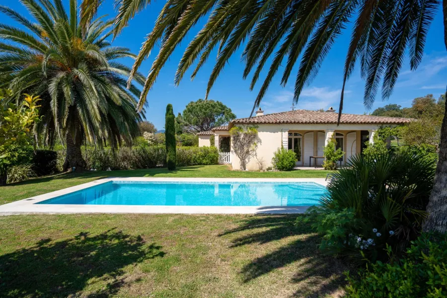 Villa provençale dans un domaine sécurisée vue mer