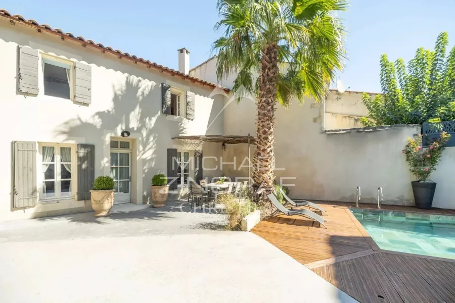 L’exception au cœur du village : maison de caractère avec terrasse et piscine - 2