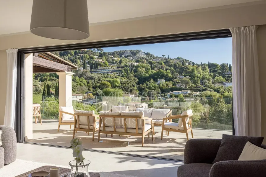 Villa entièrement rénovée avec vue panoramique sur Saint-Paul de Vence