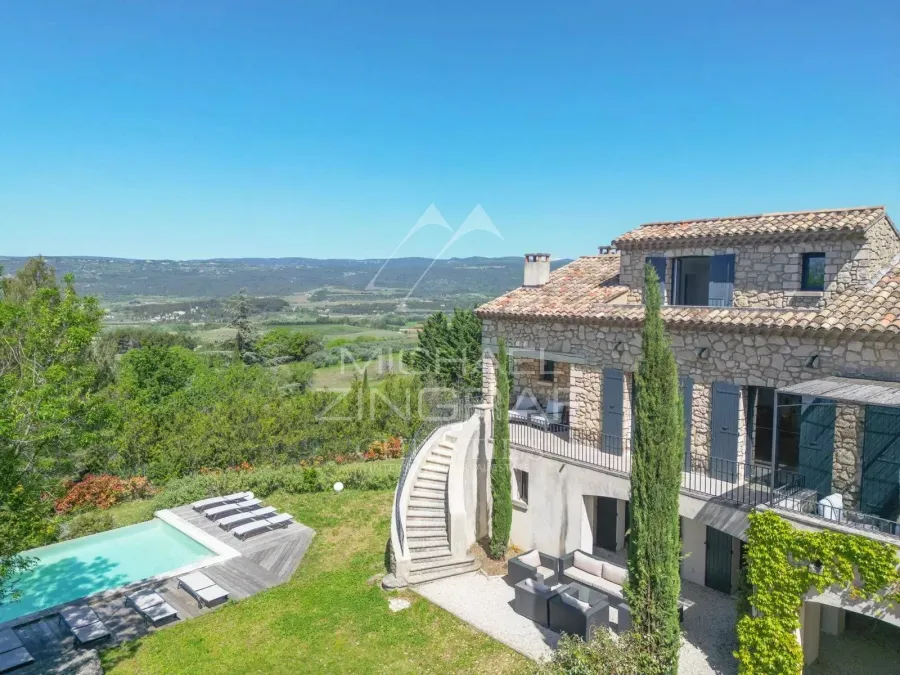 Roussillon - Superbe maison en pierre avec piscine et vues panoramiques exceptionnelles