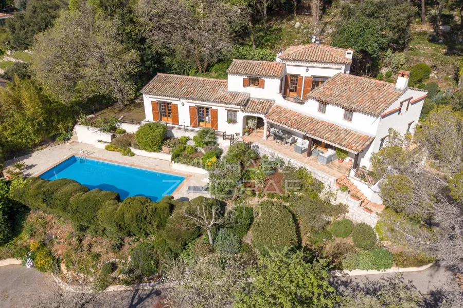 EXCLUSIVITE - PROCHE CANNES ET ANTIBES - VUE PANORAMIQUE MER - 2