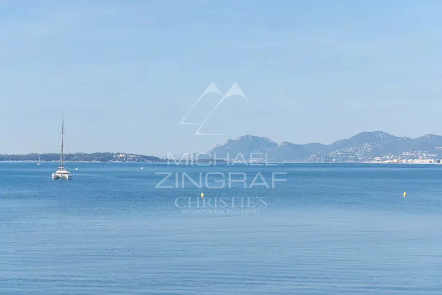 Exclusivité : Vue mer d’exception : un 2 pièces d’exception à Juan-les-Pins - 6