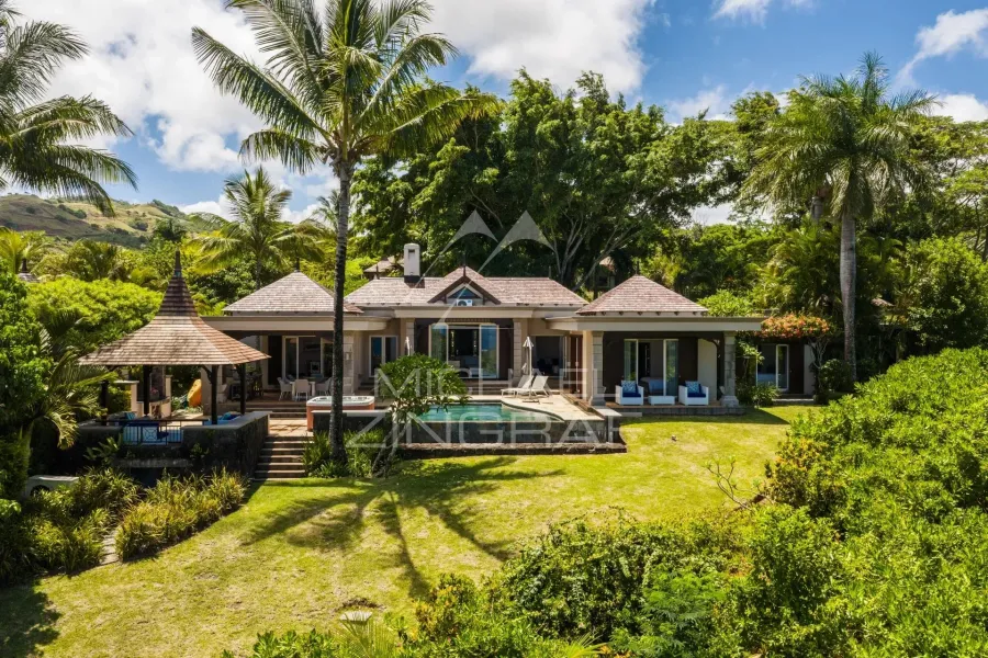 Villa d’exception avec vue panoramique sur l’océan à Valriche