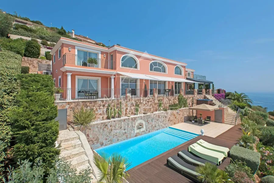 CO-EXCLUSIVITE - VILLA VUE MER ENTRE SAINT RAPHAEL ET CANNES - 2