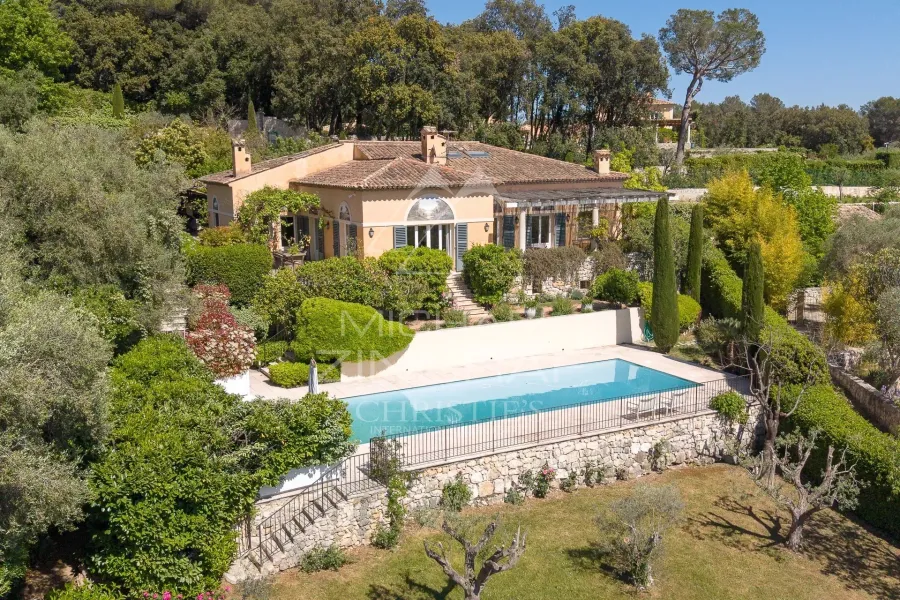 Élégante villa avec vue panoramique et calme absolu proche de Saint-Paul-de-Vence
