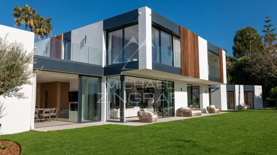 Villa contemporaine d’exception - versant ouest du Cap d’Antibes, à deux pas de l’Hôtel du Cap-Eden-Roc
