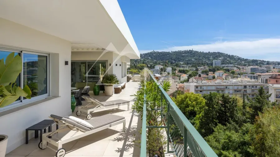A 15 minutes à pied du centre ville, découvrez cette villa toit d'exception - 3