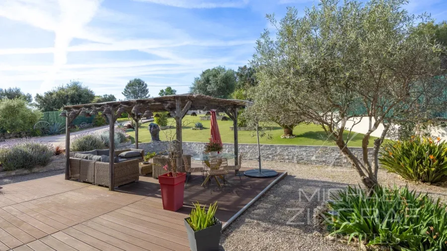Elegante villa avec vue dégagée sur les collines - 8