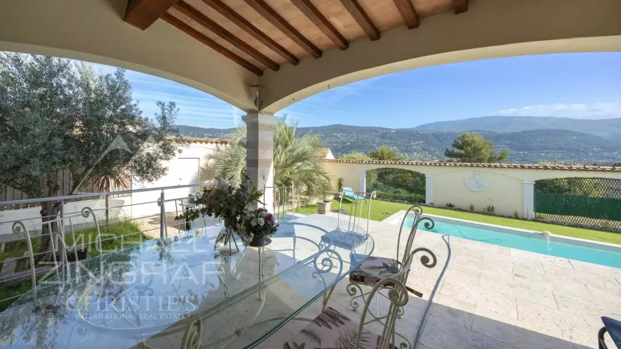 Elegante villa avec vue dégagée sur les collines - 2