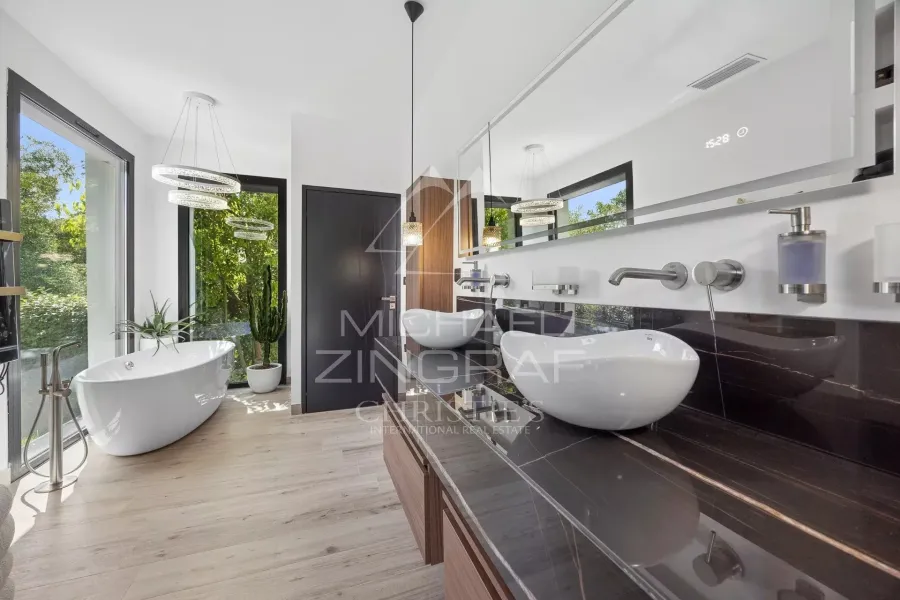 Élégante villa de style contemporain au calme absolu - 9