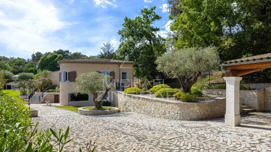 Élégante villa familiale avec piscine et jacuzzi, à quelques minutes de Valbonne - 3