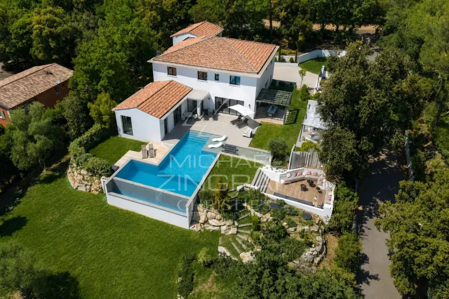 Élégante villa de style contemporain au calme absolu
