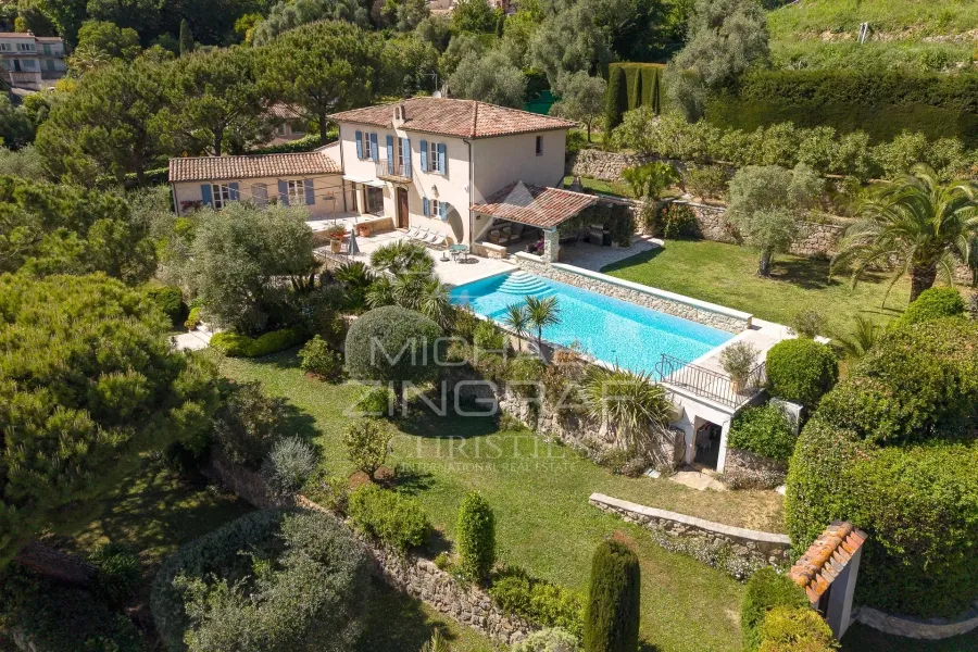 Charmante villa au calme à pied du village de Vence