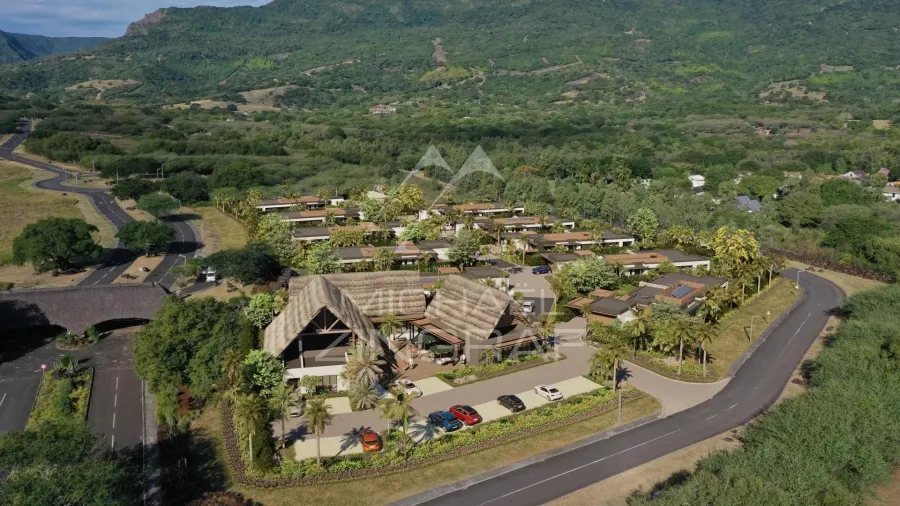 Villa Exclusive Nichée Entre Lagon et Montagnes – Rivière Noire - 2