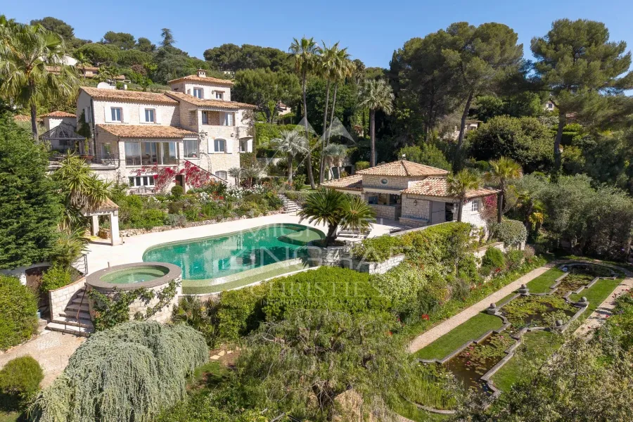 Exceptionnelle villa de luxe sur cinq niveaux avec vue mer panoramique
