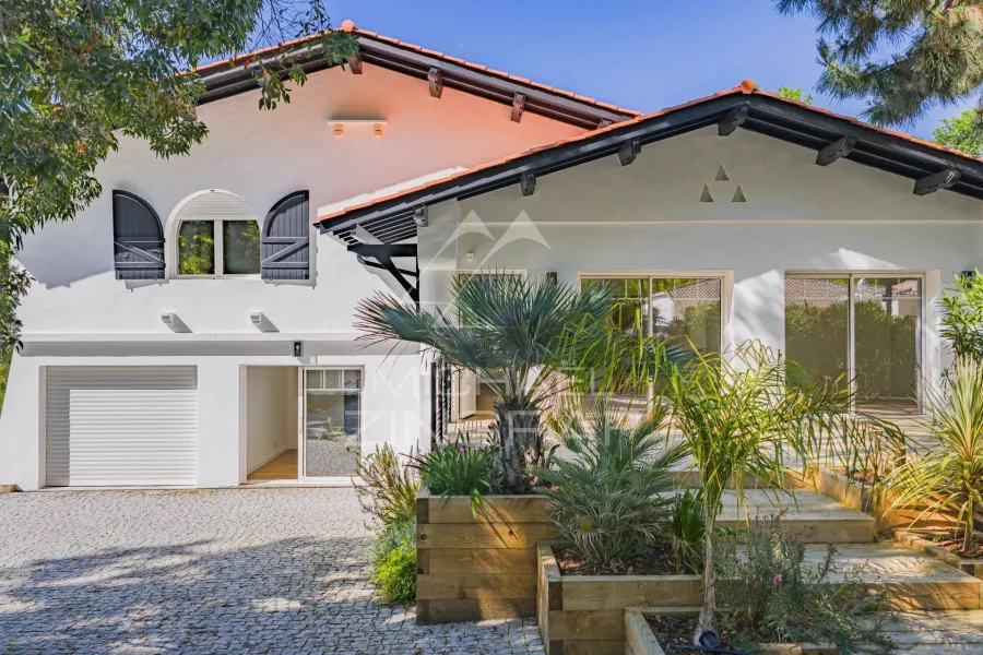ARCACHON: A SPRINGTIME TOWN - A RENOVATED VILLA JUST A STONE'S THROW FROM THE BEACH - 3