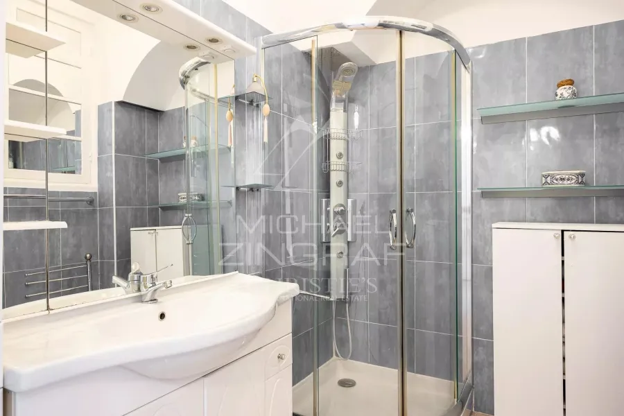 Location d'appartement à long terme - Promenade des Anglais, Nice - 2