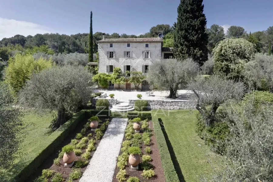 Roquefort-les-Pins : Authentique Bastide provençale